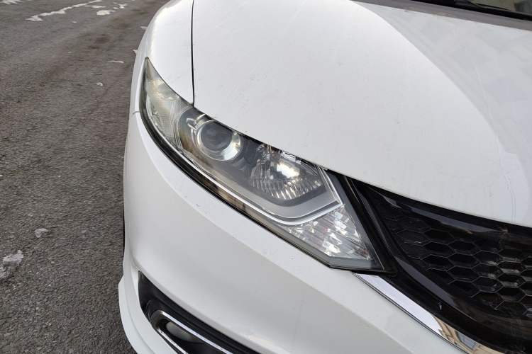 Used Honda Jade 2013 1.8L automatic Comfort version 5 seats Right Front Headlight