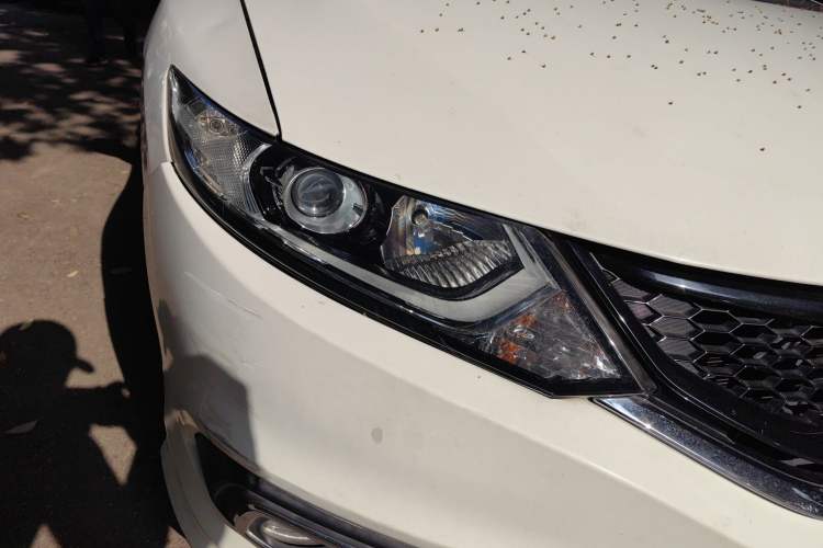 Used Honda Jade 2013 1.8L automatic Comfort version 5 seats Right Front Headlight