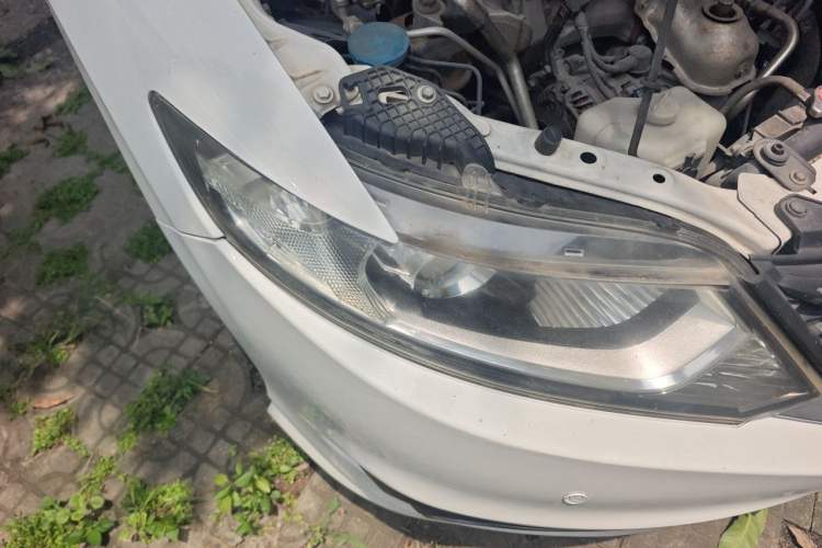Used Honda Jade 2013 1.8L automatic Comfort version 5 seats Right Front Headlight