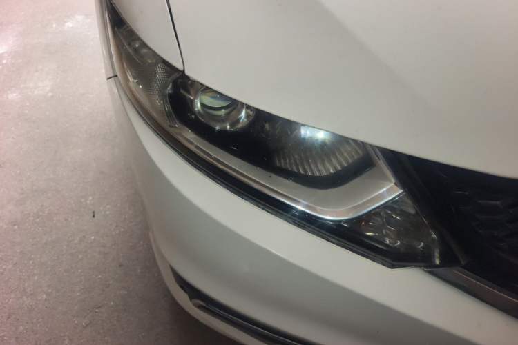 Used Honda Jade 2013 1.8L automatic Comfort version 5 seats Right Front Headlight