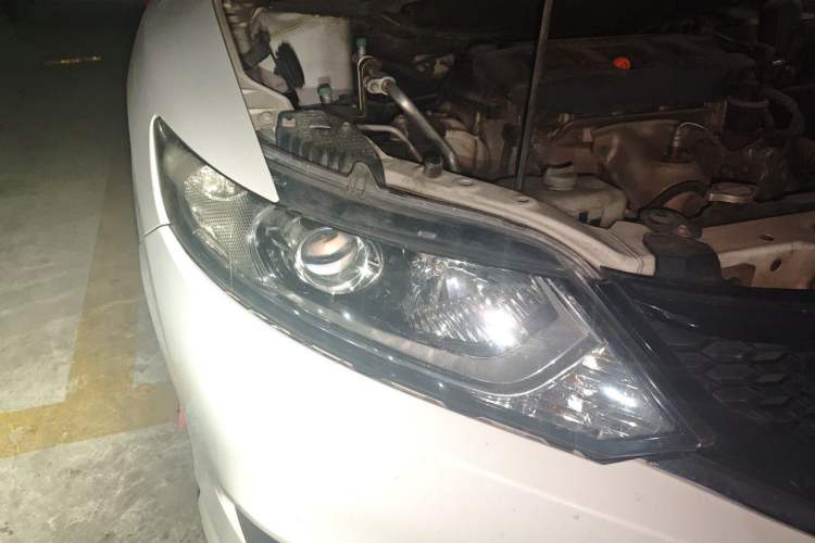 Used Honda Jade 2013 1.8L automatic Comfort version 5 seats Right Front Headlight