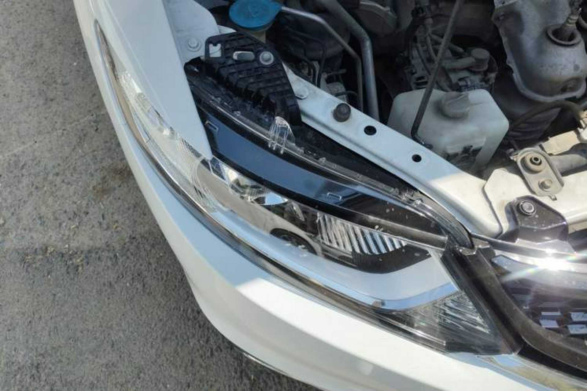 Used Honda Jade 2013 1.8L automatic Comfort version 5 seats Right Front Headlight