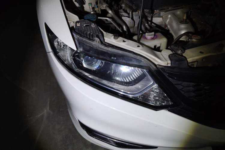 Used Honda Jade 2013 1.8L automatic Comfort version 5 seats Right Front Headlight