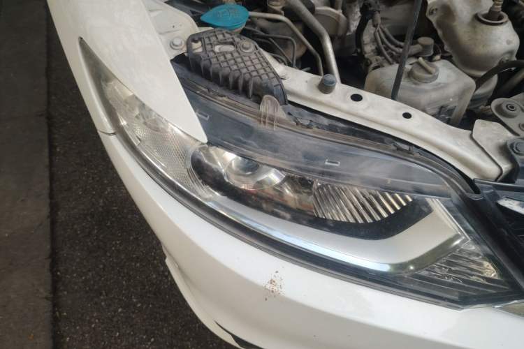 Used Honda Jade 2013 1.8L automatic Comfort version 5 seats Right Front Headlight