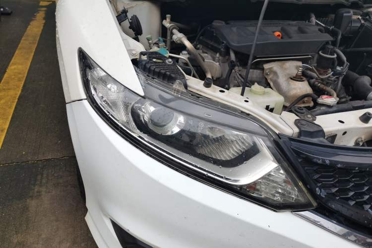 Used Honda Jade 2013 1.8L automatic Comfort version 5 seats Right Front Headlight