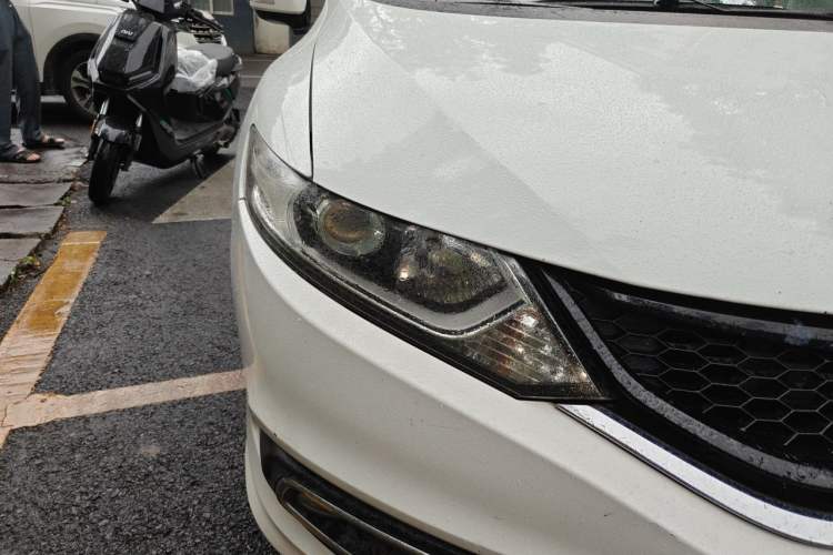Used Honda Jade 2013 1.8L automatic Comfort version 5 seats Right Front Headlight