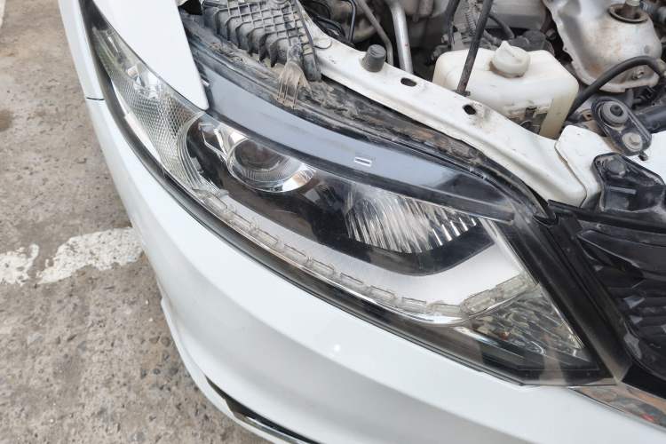 Used Honda Jade 2013 1.8L automatic Comfort version 5 seats Right Front Headlight