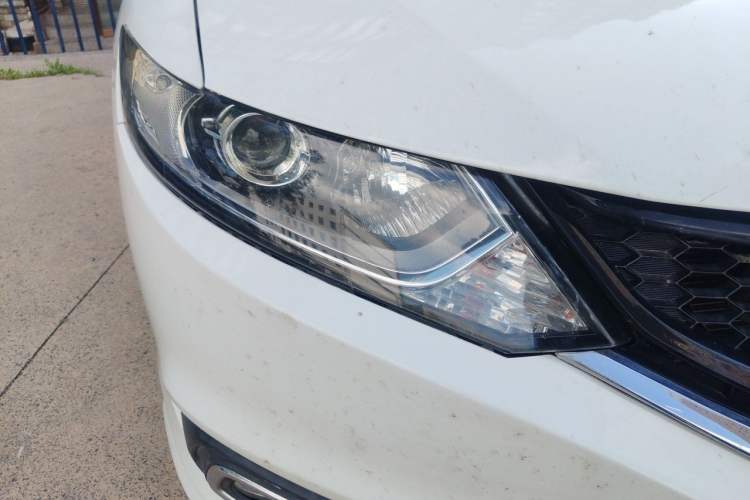 Used Honda Jade 2013 1.8L automatic Comfort version 5 seats Right Front Headlight