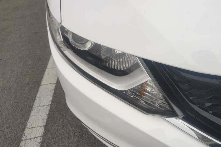 Used Honda Jade 2013 1.8L automatic Comfort version 5 seats Right Front Headlight