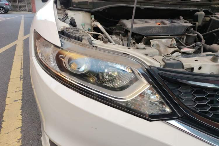 Used Honda Jade 2013 1.8L automatic Comfort version 5 seats Right Front Headlight