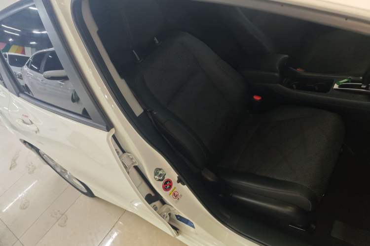 Used Honda Jade 2013 1.8L automatic Comfort version 5 seats Right Front Seat