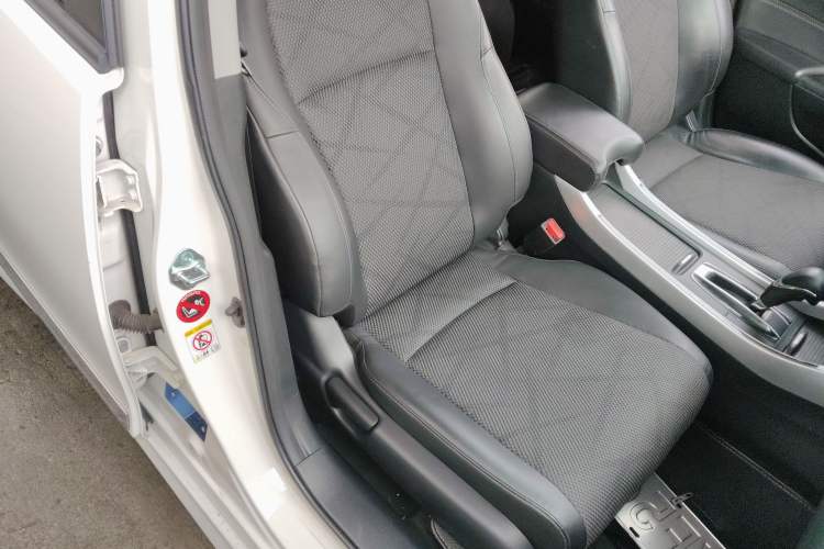 Used Honda Jade 2013 1.8L automatic Comfort version 5 seats Right Front Seat