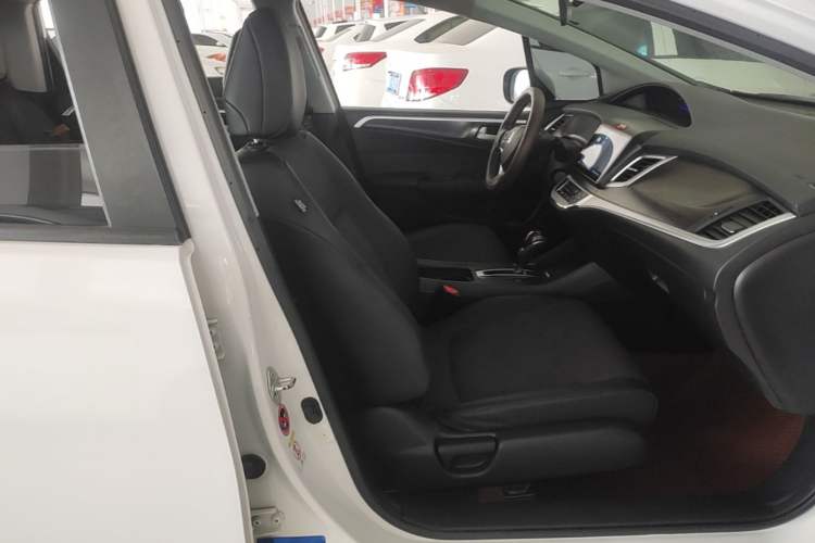 Used Honda Jade 2013 1.8L automatic Comfort version 5 seats Right Front Seat