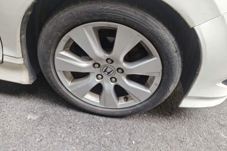 Used Honda Jade 2013 1.8L automatic Comfort version 5 seats Right Front Wheel Hub