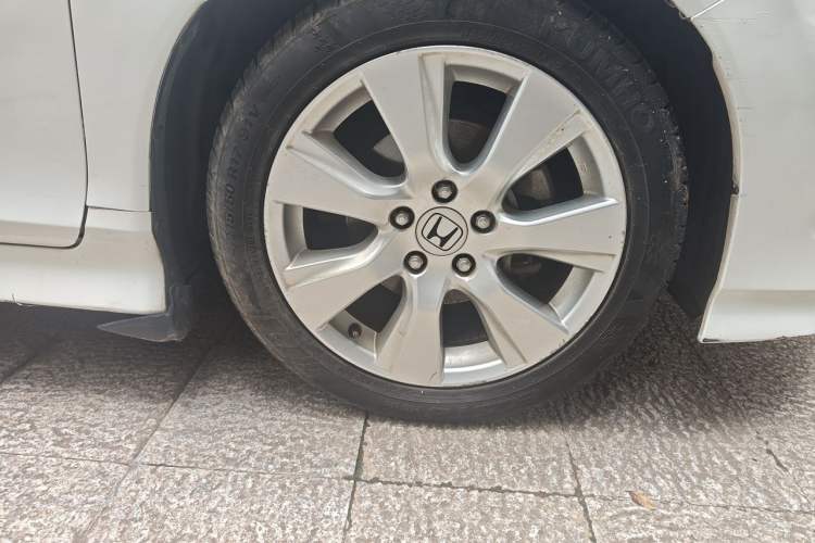 Used Honda Jade 2013 1.8L automatic Comfort version 5 seats Right Front Wheel Hub
