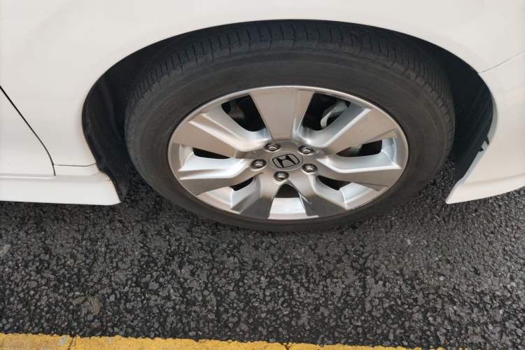 Used Honda Jade 2013 1.8L automatic Comfort version 5 seats Right Front Wheel Hub