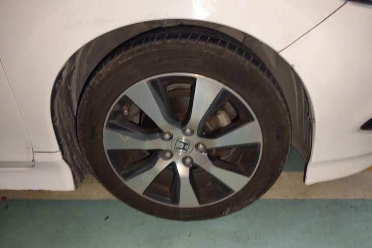 Used Honda Jade 2013 1.8L CVT Luxury Edition 5 seats Right Front Wheel Hub