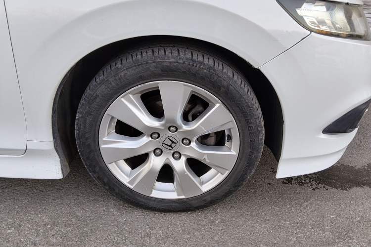 Used Honda Jade 2013 1.8L automatic Comfort version 5 seats Right Front Wheel Hub