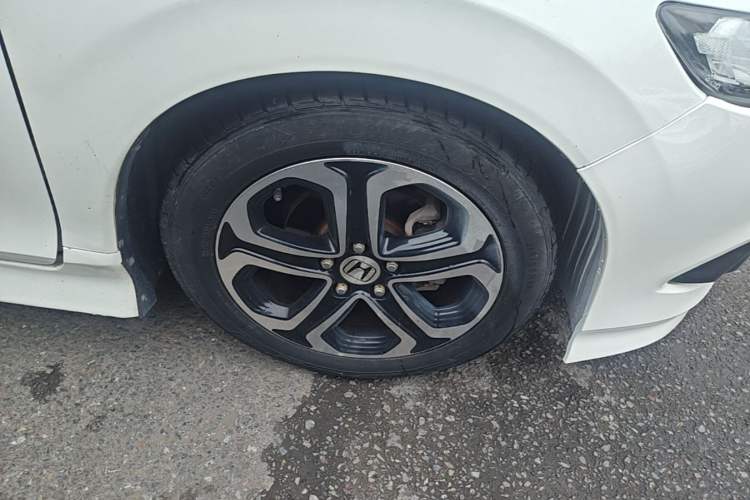 Used Honda Jade 2013 1.8L CVT Luxury Edition 6 seats Right Front Wheel Hub