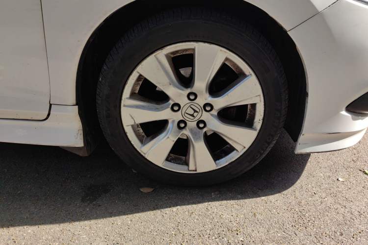Used Honda Jade 2013 1.8L automatic Comfort version 5 seats Right Front Wheel Hub