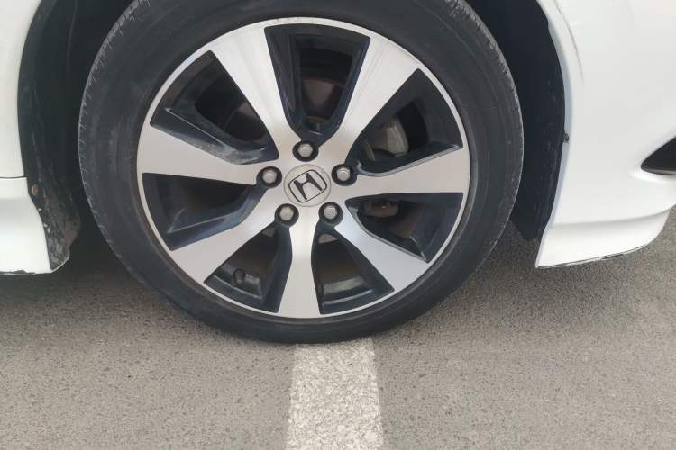 Used Honda Jade 2013 1.8L CVT Luxury Edition 5 seats Right Front Wheel Hub