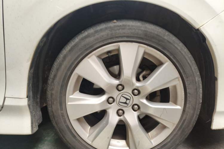 Used Honda Jade 2013 1.8L automatic Comfort version 5 seats Right Front Wheel Hub