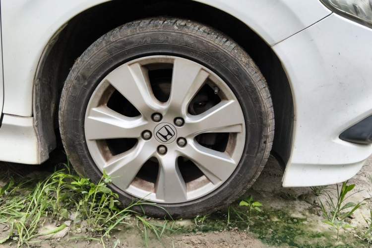 Used Honda Jade 2013 1.8L automatic Comfort version 5 seats Right Front Wheel Hub
