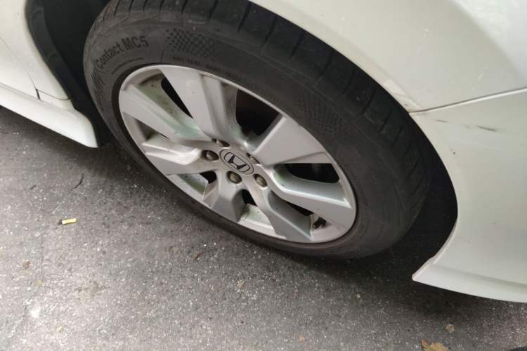 Used Honda Jade 2013 1.8L automatic Comfort version 5 seats Right Front Wheel Hub