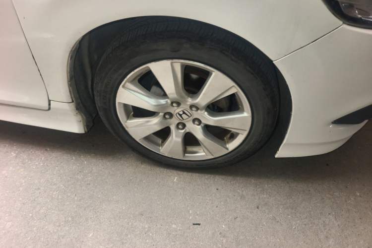 Used Honda Jade 2013 1.8L automatic Comfort version 5 seats Right Front Wheel Hub
