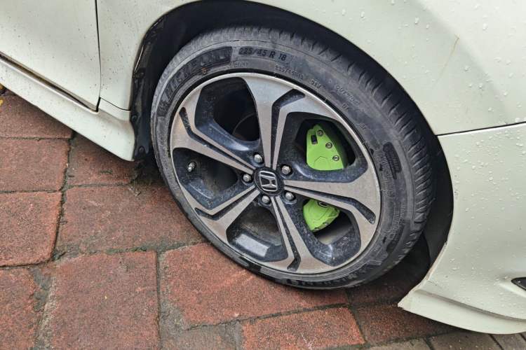 Used Honda Jade 2013 1.8L CVT Luxury Edition 5 seats Right Front Wheel Hub