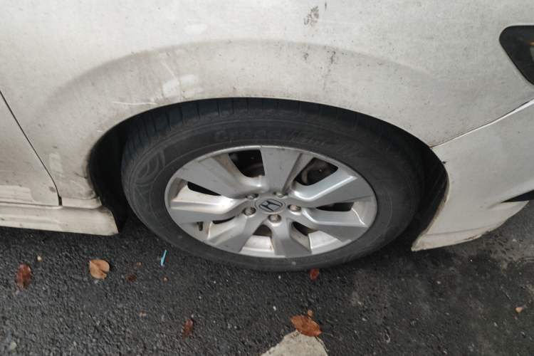 Used Honda Jade 2013 1.8L automatic Comfort version 5 seats Right Front Wheel Hub