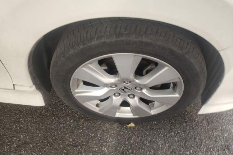 Used Honda Jade 2013 1.8L automatic Comfort version 5 seats Right Front Wheel Hub