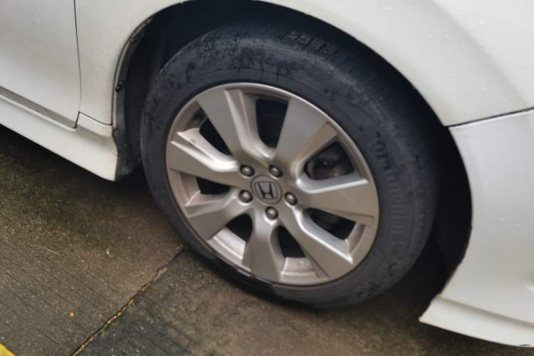 Used Honda Jade 2013 1.8L automatic Comfort version 5 seats Right Front Wheel Hub