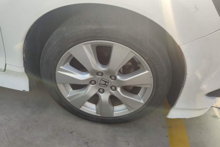 Used Honda Jade 2013 1.8L automatic Comfort version 5 seats Right Front Wheel Hub