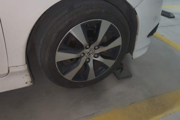 Used Honda Jade 2013 1.8L CVT Luxury Edition 5 seats Right Front Wheel Hub