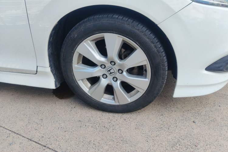 Used Honda Jade 2013 1.8L automatic Comfort version 5 seats Right Front Wheel Hub