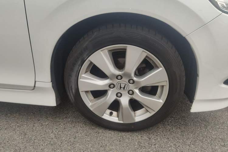 Used Honda Jade 2013 1.8L automatic Comfort version 5 seats Right Front Wheel Hub