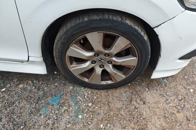 Used Honda Jade 2013 1.8L automatic Comfort version 5 seats Right Front Wheel Hub