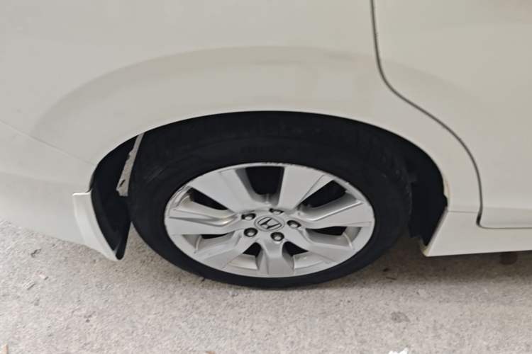 Used Honda Jade 2013 1.8L automatic Comfort version 5 seats Right Rear Wheel Hub