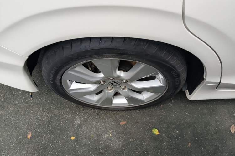 Used Honda Jade 2013 1.8L automatic Comfort version 5 seats Right Rear Wheel Hub