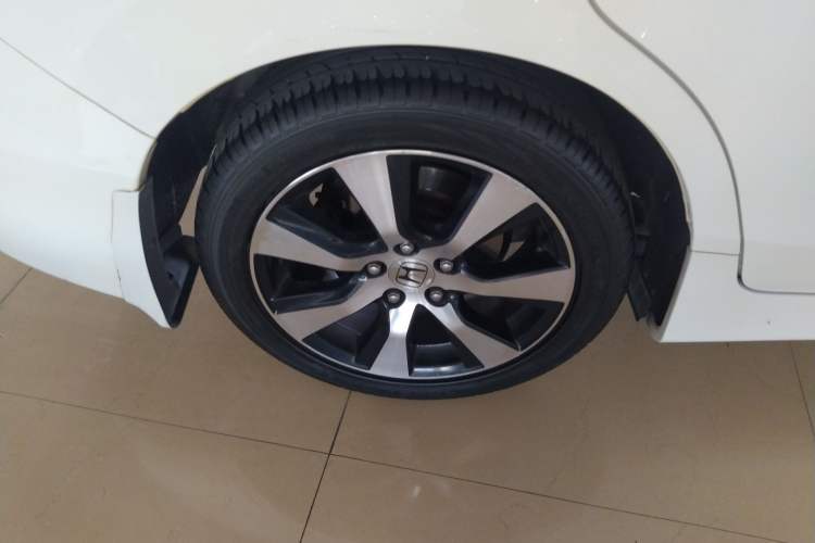 Used Honda Jade 2013 1.8L CVT Luxury Edition 6 seats Right Rear Wheel Hub