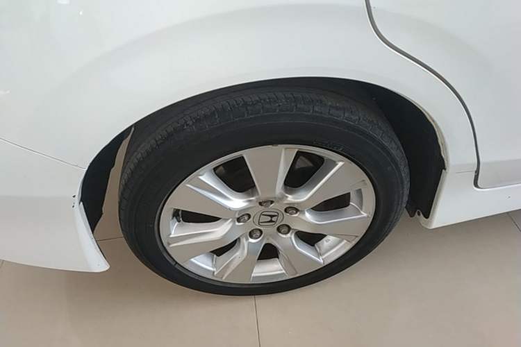 Used Honda Jade 2013 1.8L automatic Comfort version 5 seats Right Rear Wheel Hub