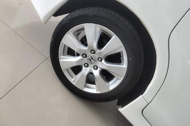 Used Honda Jade 2013 1.8L automatic Comfort version 5 seats Right Rear Wheel Hub