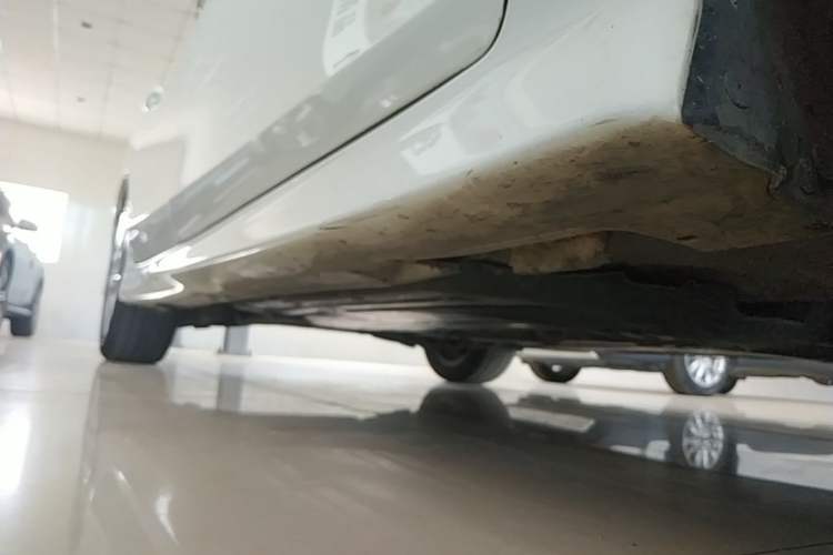 Used Honda Jade 2013 1.8L automatic Comfort version 5 seats Right Side Sill