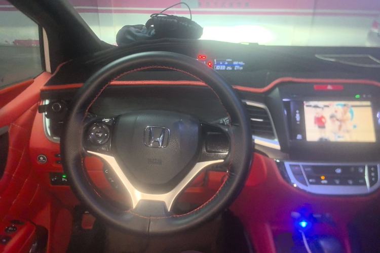 Used Honda Jade 2013 1.8L automatic Comfort version 5 seats Steering Wheel