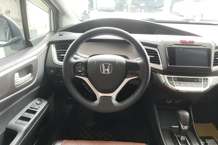 Used Honda Jade 2013 1.8L automatic Comfort version 5 seats Steering Wheel