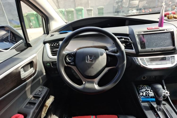 Used Honda Jade 2013 1.8L automatic Comfort version 5 seats Steering Wheel