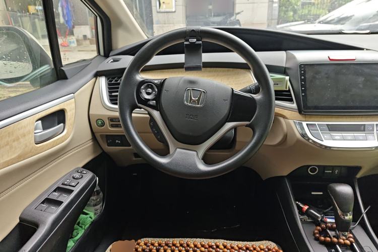 Used Honda Jade 2013 1.8L automatic Comfort version 5 seats Steering Wheel