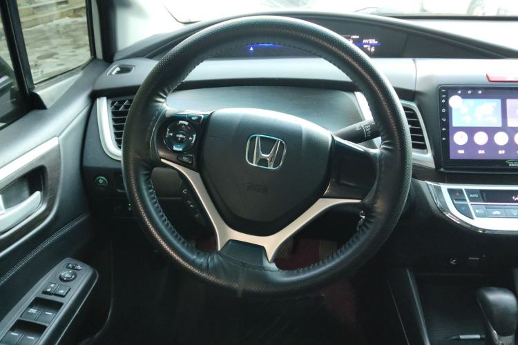 Used Honda Jade 2013 1.8L automatic Comfort version 5 seats Steering Wheel