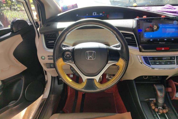 Used Honda Jade 2013 1.8L automatic Comfort version 5 seats Steering Wheel